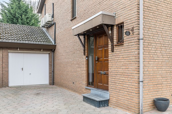 Foto - Te koop: Dr. Calsstraat 48 Landgraaf Instapklare uitstekend onderhouden geschakelde 2 kap woning in Schaesberg